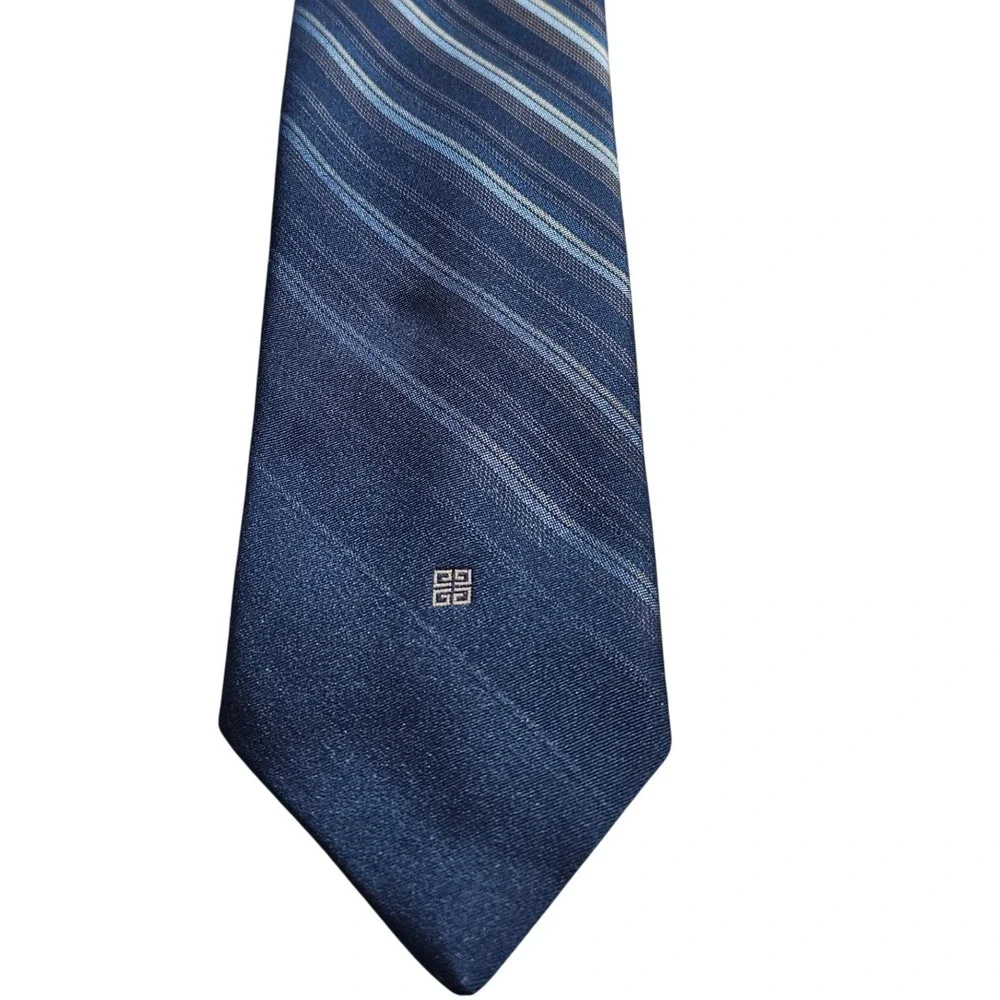 Givenchy Tie Mens OS Navy Striped Gentlemen Paris Vintage Silk Feel Logo 57x3